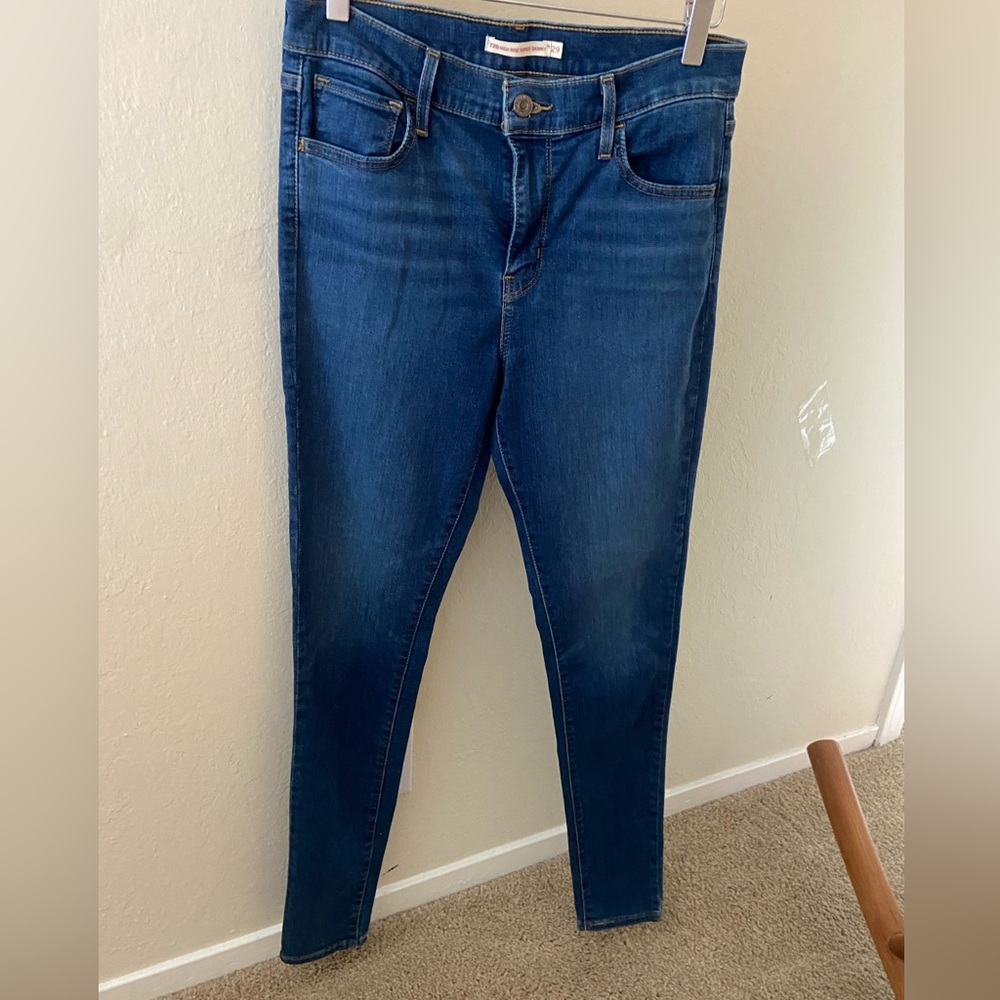 Brand new without tag, Levi’s 720 High Rise Super Skinny medium blue jeans 29